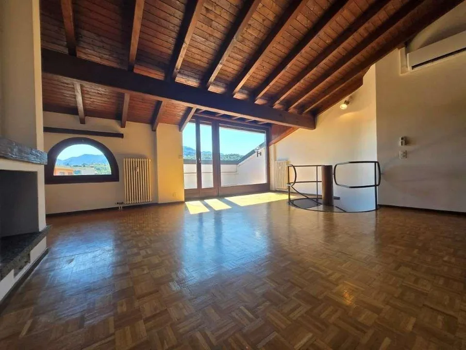 Agno, affitto duplex 5 locali con terrazzi