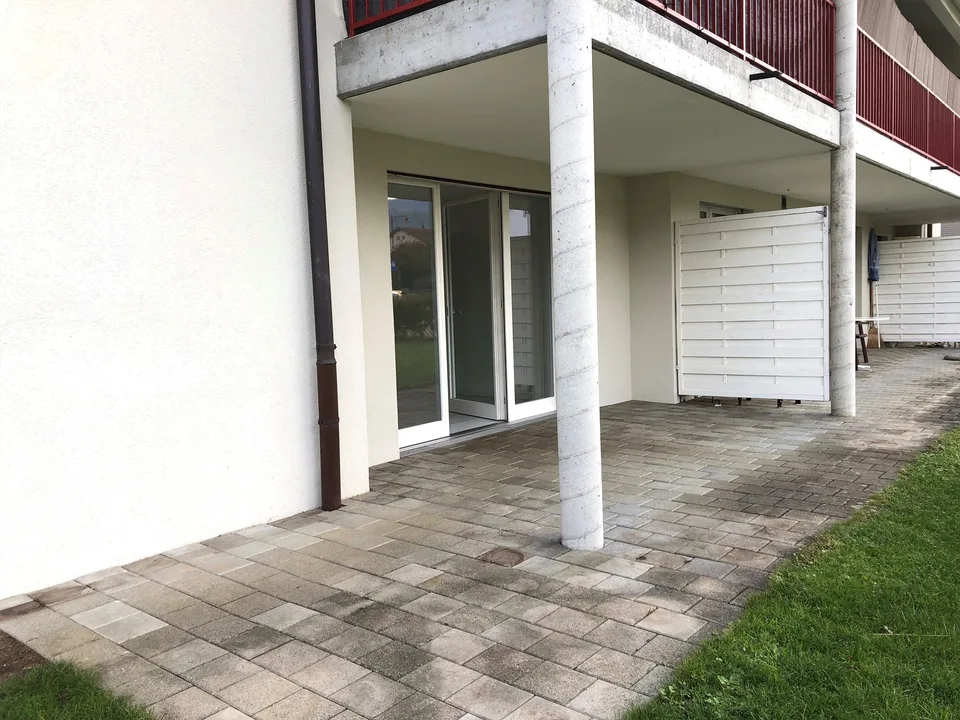 Ampio appartamento di 4.5 locali con posto a sedere in giardino