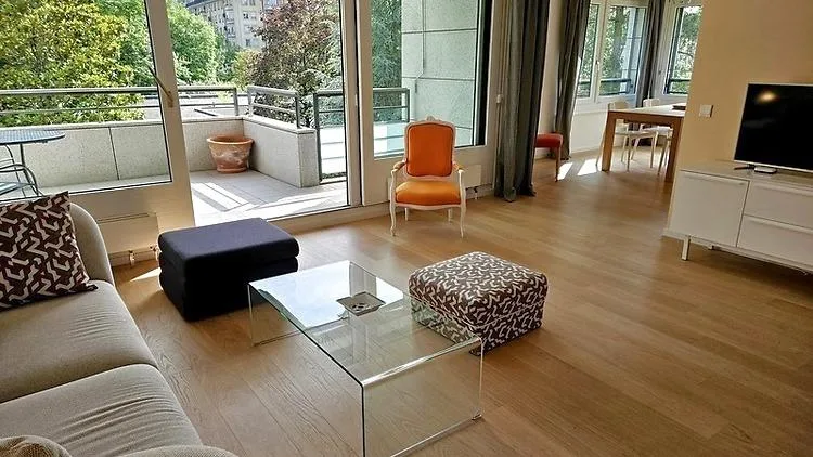 APPARTEMENT 4 PIÈCES À GENÈVE - EAUX-VIVES, MEUBLÉ