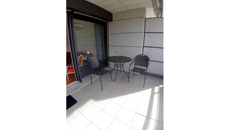 APPARTEMENT 4 PIÈCES À GENÈVE - EAUX-VIVES, MEUBLÉ