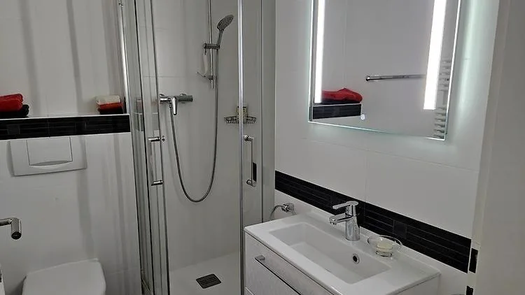 APPARTEMENT 4 PIÈCES À GENÈVE - EAUX-VIVES, MEUBLÉ