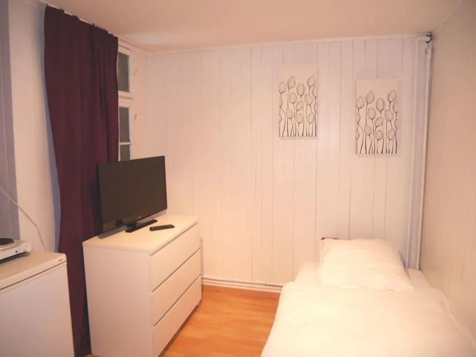 Piccola casa degli ospiti arredata di 3 camere (Nessuna cucina!)