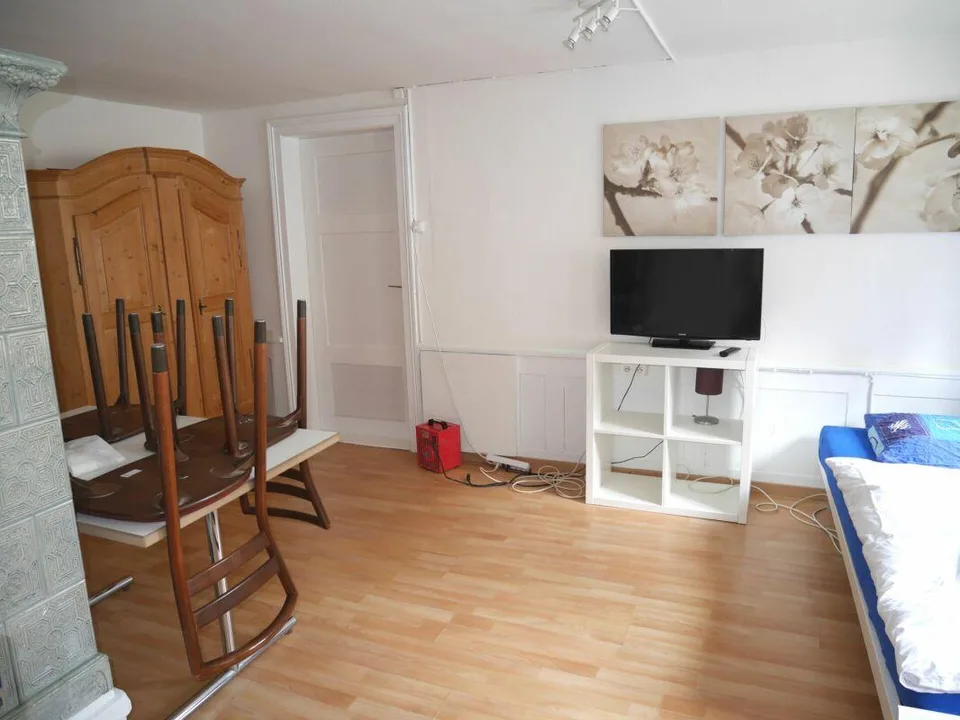 Piccola casa degli ospiti arredata di 3 camere (Nessuna cucina!)