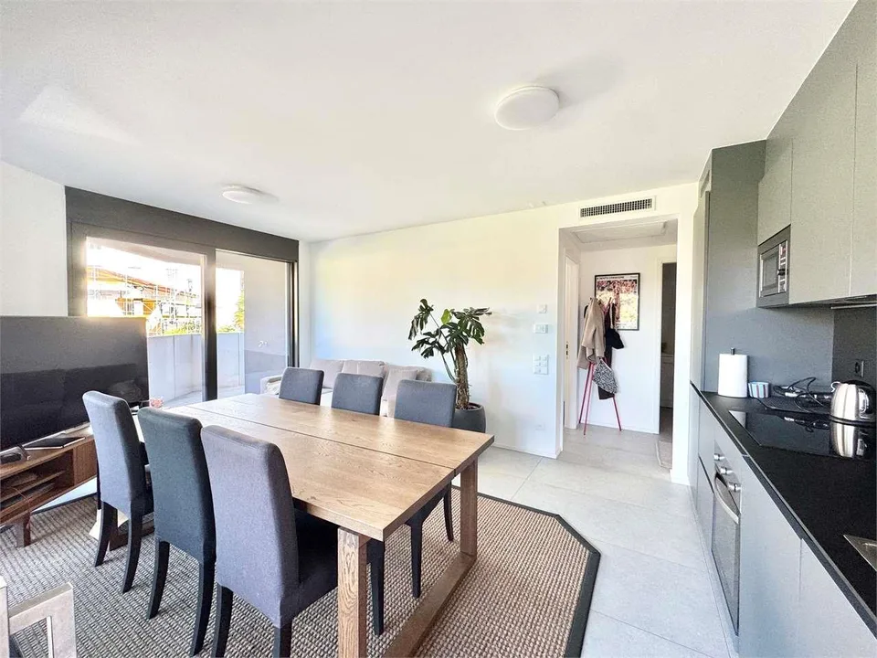Möblierte 2,5-Zimmer-Wohnung in Neubau B