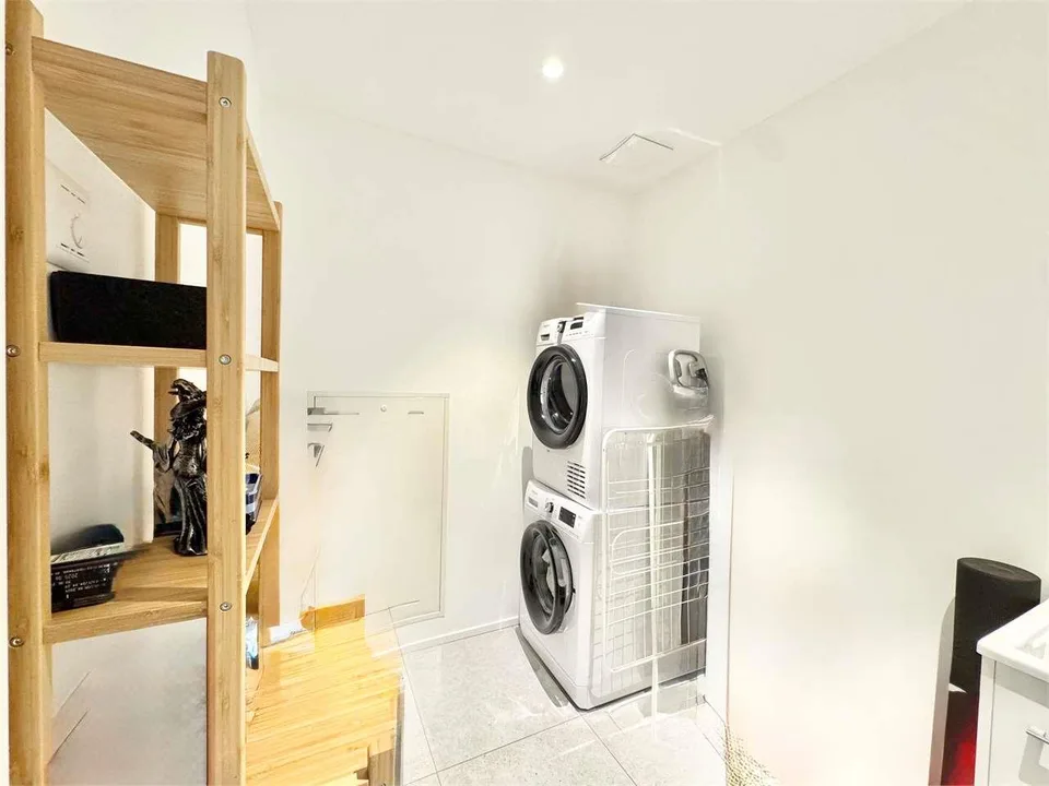 Möblierte 2,5-Zimmer-Wohnung in Neubau B