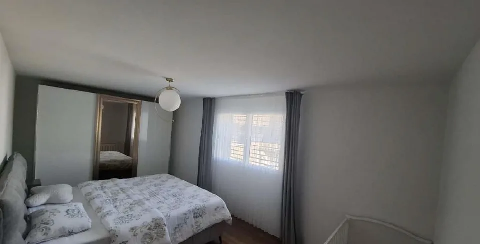 Appartamento moderno con balcone e vista sulla montagna