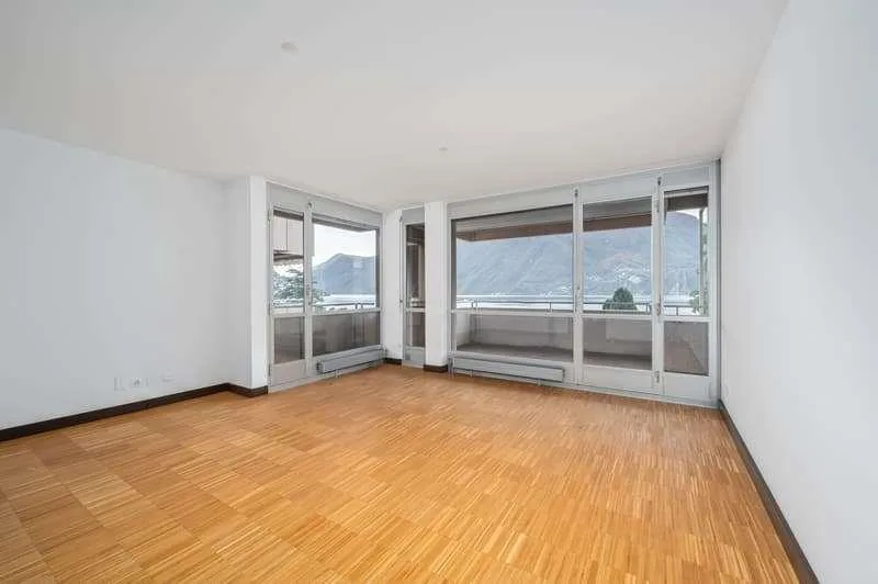 Appartement avec vue sur le lac à Lugano à rénover