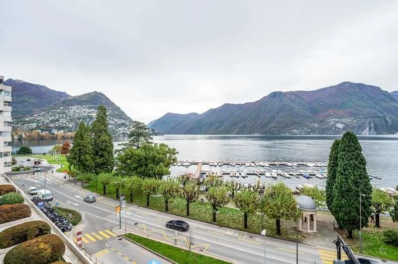 Appartement avec vue sur le lac à Lugano à rénover
