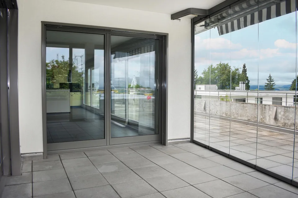 Eleganza moderna con vista sul verde