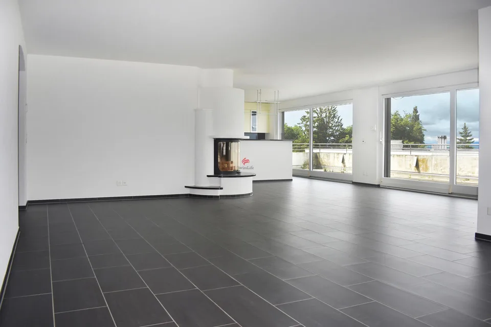 Eleganza moderna con vista sul verde