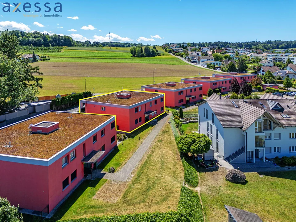 Appartamento di 4,5 locali al piano superiore con balcone a sud a Fischbach-Göslikon