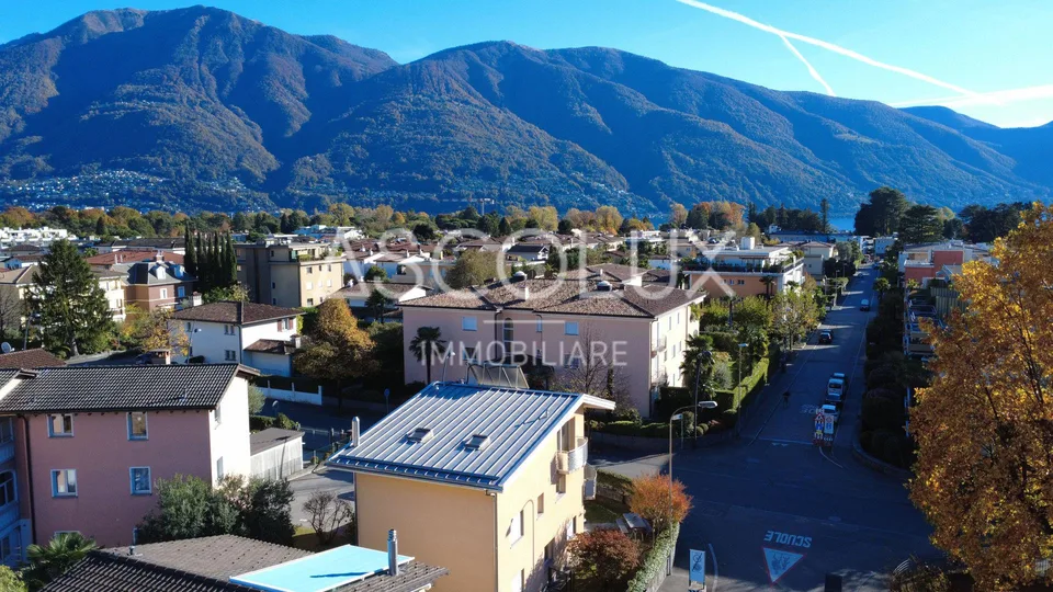 Casa bifamiliare con appartamenti di 3.5 & 4.5 locali indipendenti e grandi locali accessori-/hobby