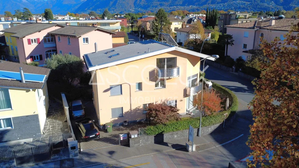 Casa bifamiliare con appartamenti di 3.5 & 4.5 locali indipendenti ...
