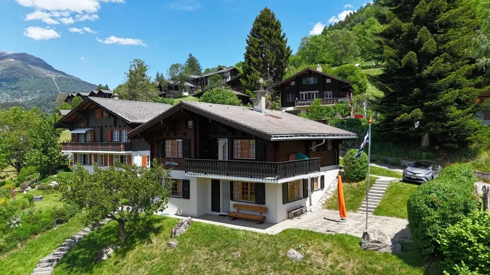 Exklusives Chalet an sonniger Aussichtslage in Ernen
