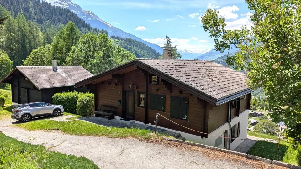 Chalet esclusivo in una posizione soleggiata con vista a Ernen