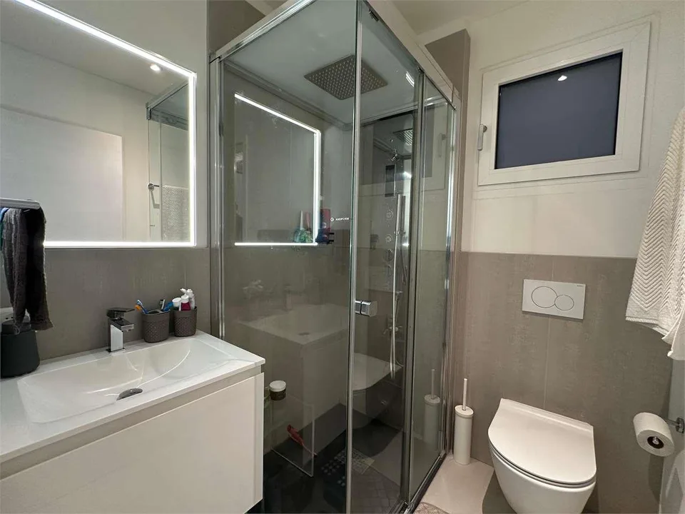 Appartement raffiné de 3,5 pièces avec jardin privé à Sorengo – photo 11 sur 12