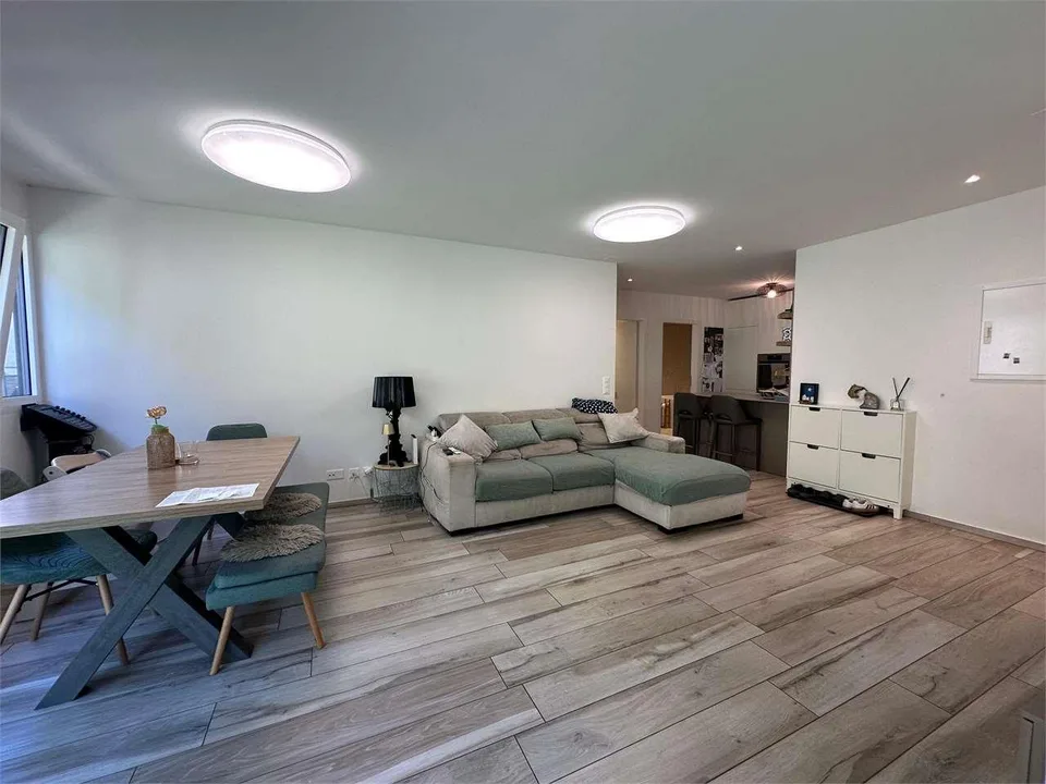 Raffinato appartamento 3.5 locali con giardino privato a Sorengo