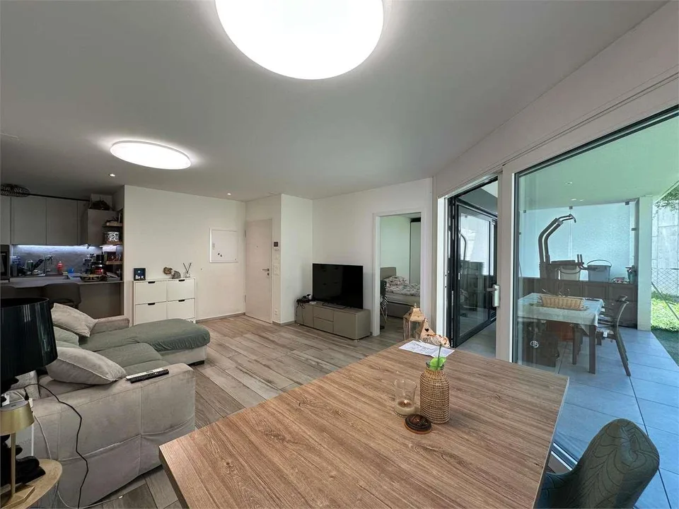 Raffinato appartamento 3.5 locali con giardino privato a Sorengo