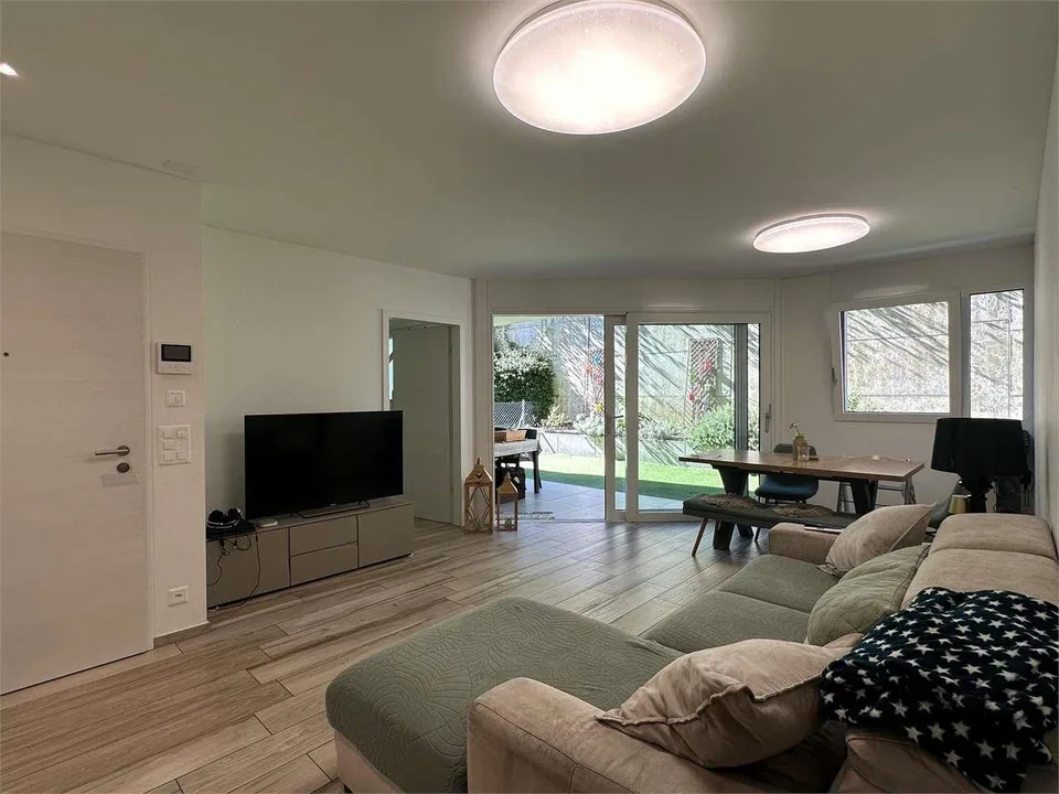 Raffinato appartamento 3.5 locali con giardino privato a Sorengo