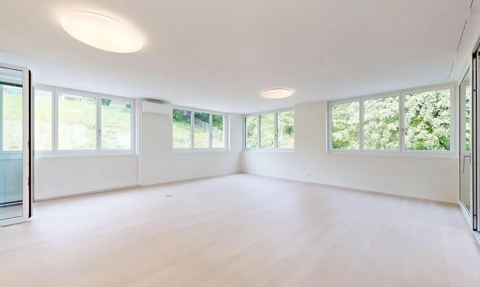 Vivere centralmente con stile: appartamento di 4,5 stanze con due terrazze