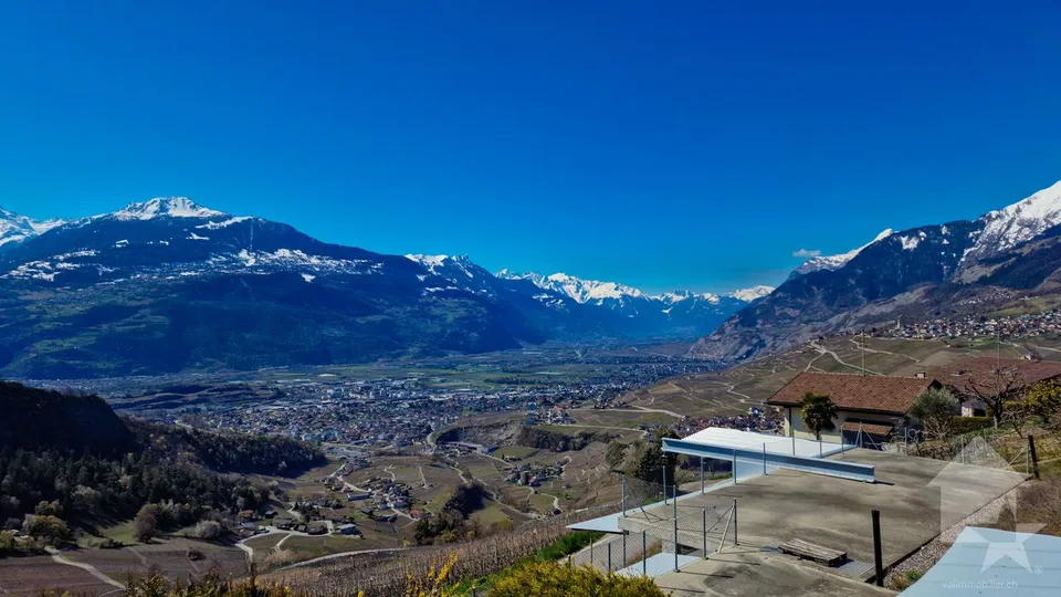 Appartement de 5.5 pièces + grange/garage, splendide vue, calme, ensoleillé