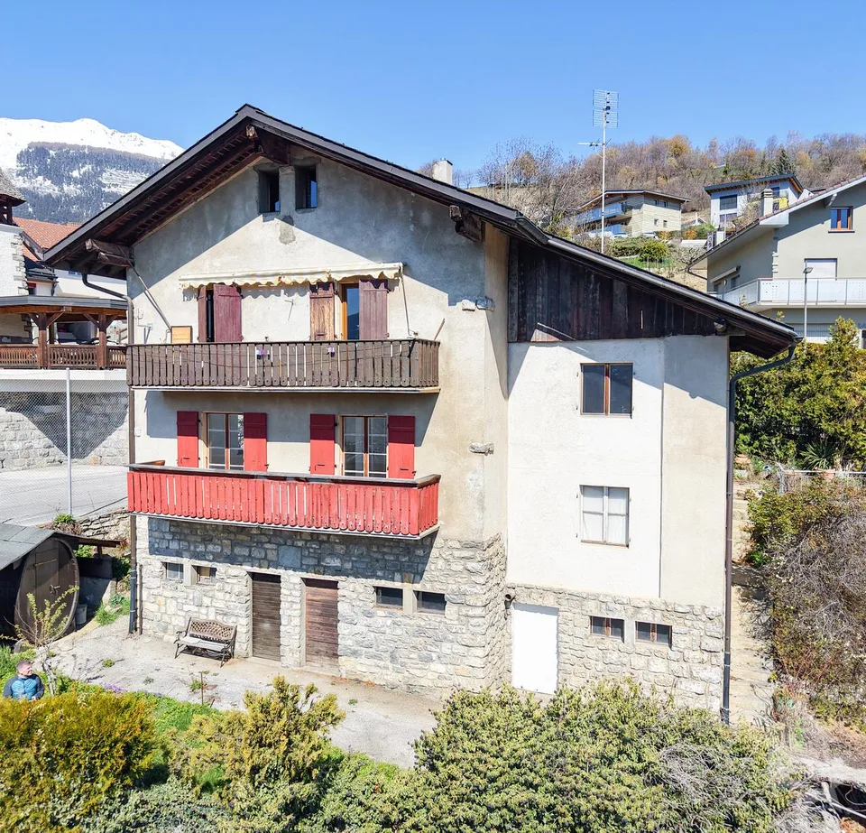 Appartement de 5.5 pièces + grange/garage, splendide vue, calme, ensoleillé
