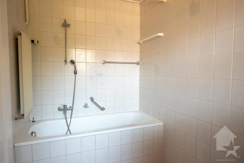 Appartement de 5.5 pièces + grange/garage, splendide vue, calme, ensoleillé – Foto 8 von 13
