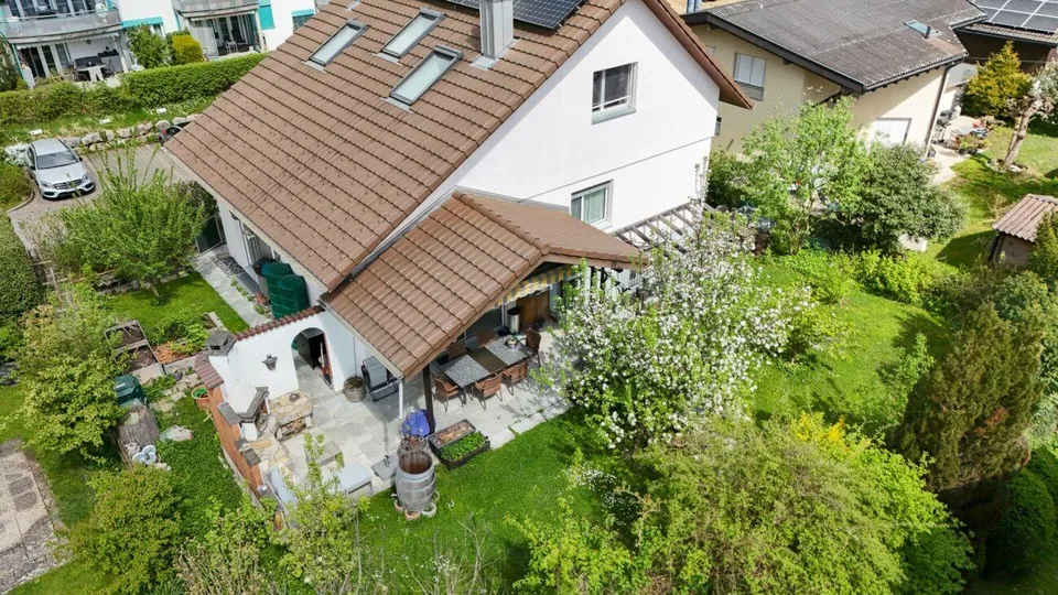 Casa moderna di 6,5 locali in una strada senza uscita a Erlinsbach AG
