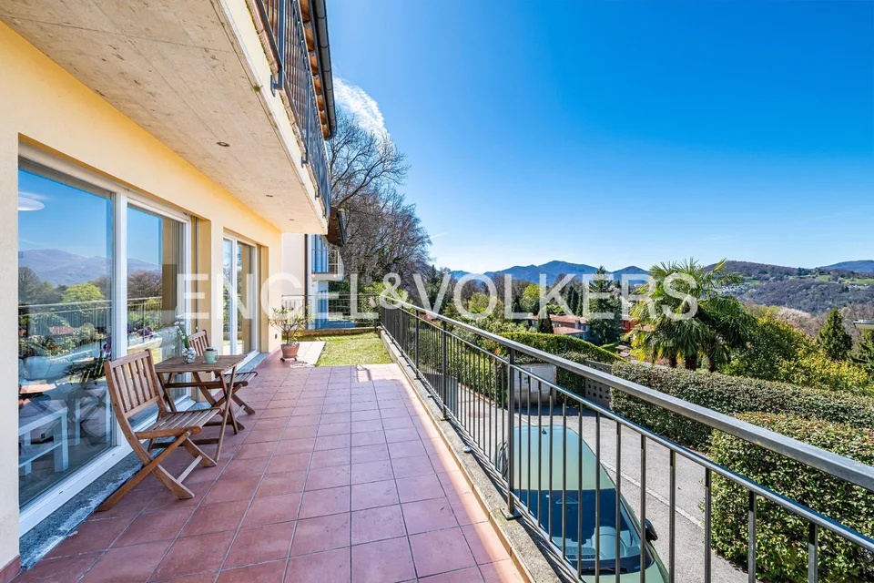 Villa mit freiem Blick in einem Wohngebiet