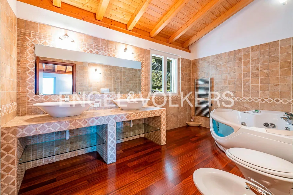 Villa mit freiem Blick in einem Wohngebiet – Foto 10 von 13