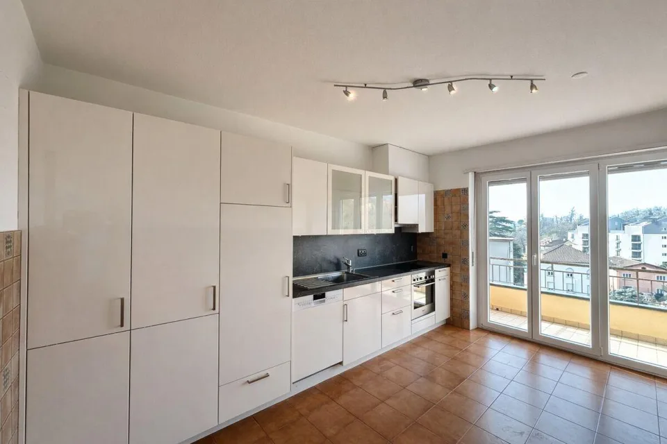 Grand et lumineux appartement de 5.5 pièces, dernier étage, vue ouverte – photo 11 sur 20