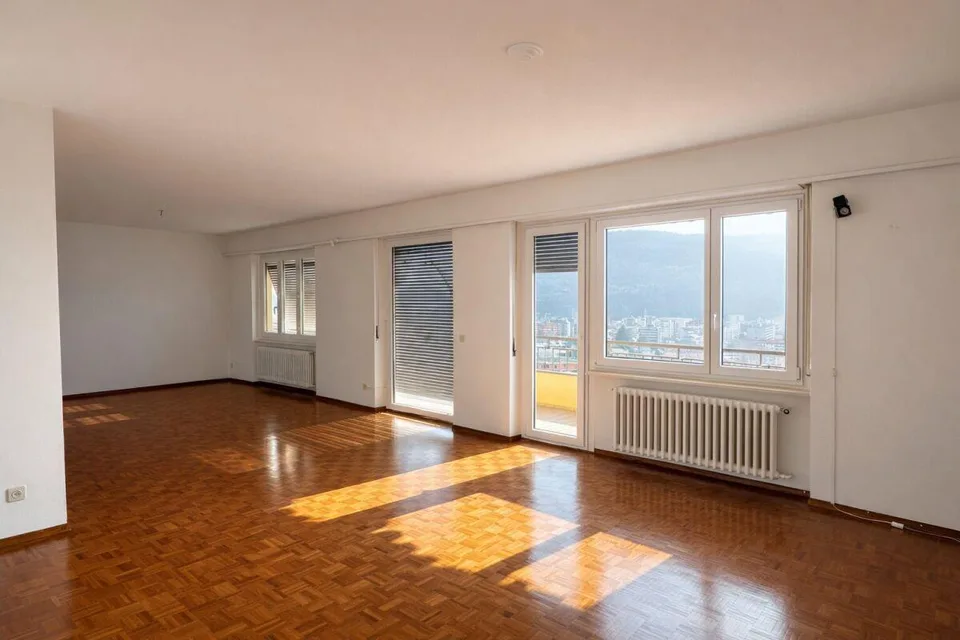Grande e luminoso appartamento di 5.5 locali, ultimo piano, vista a...