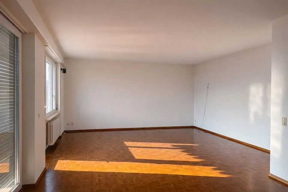 Großes und helles 5.5-Zimmer-Apartment im letzten Stock, offene Aussicht
