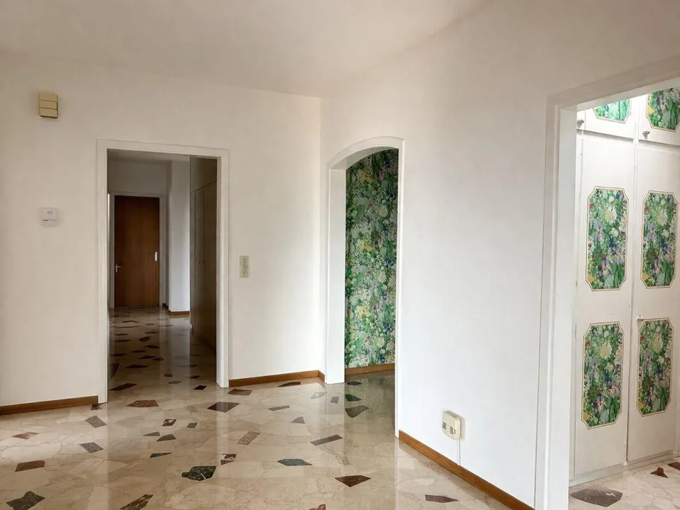 Grand et lumineux appartement de 5.5 pièces, dernier étage, vue ouverte – photo 10 sur 20