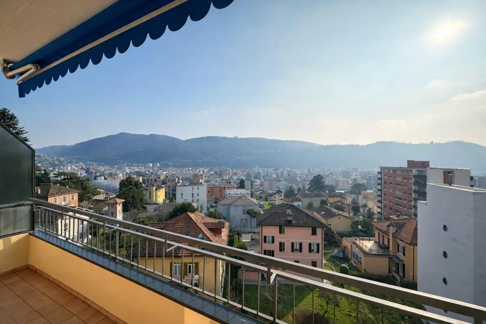 Grand et lumineux appartement de 5.5 pièces, dernier étage, vue ouverte – photo 7 sur 20
