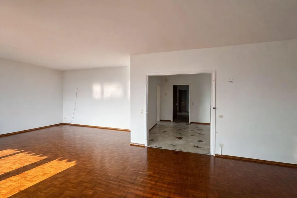 Großes und helles 5.5-Zimmer-Apartment im letzten Stock, offene Aussicht