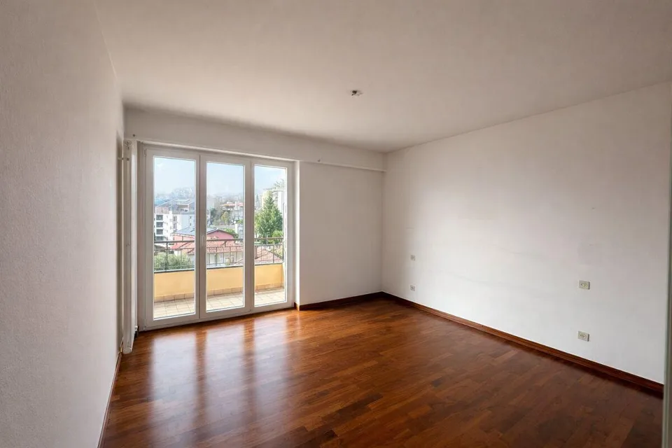 Grand et lumineux appartement de 5.5 pièces, dernier étage, vue ouverte – photo 13 sur 20