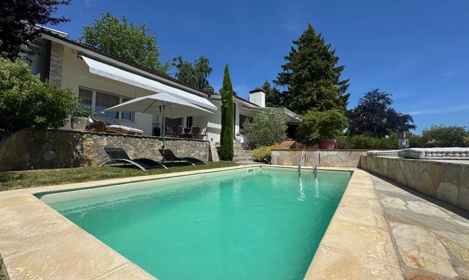 Exceptional contemporary villa with pool and view of Lake Neuchâtel