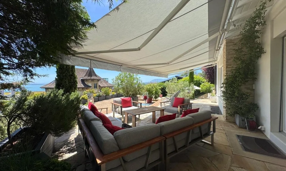 Exceptional contemporary villa with pool and view of Lake Neuchâtel