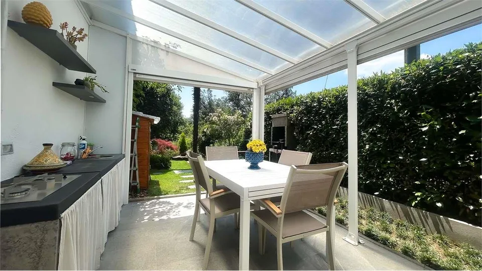Maison élégante avec jardin et vue sur le vert
