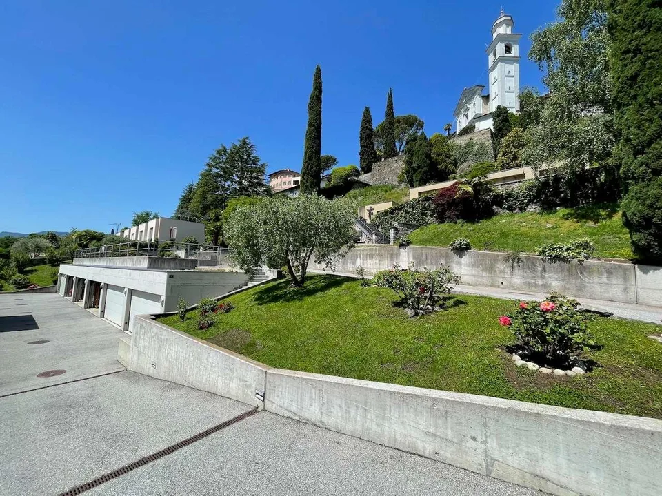 Attico panoramico con ampia terrazza e vista lago – photo 13 sur 13