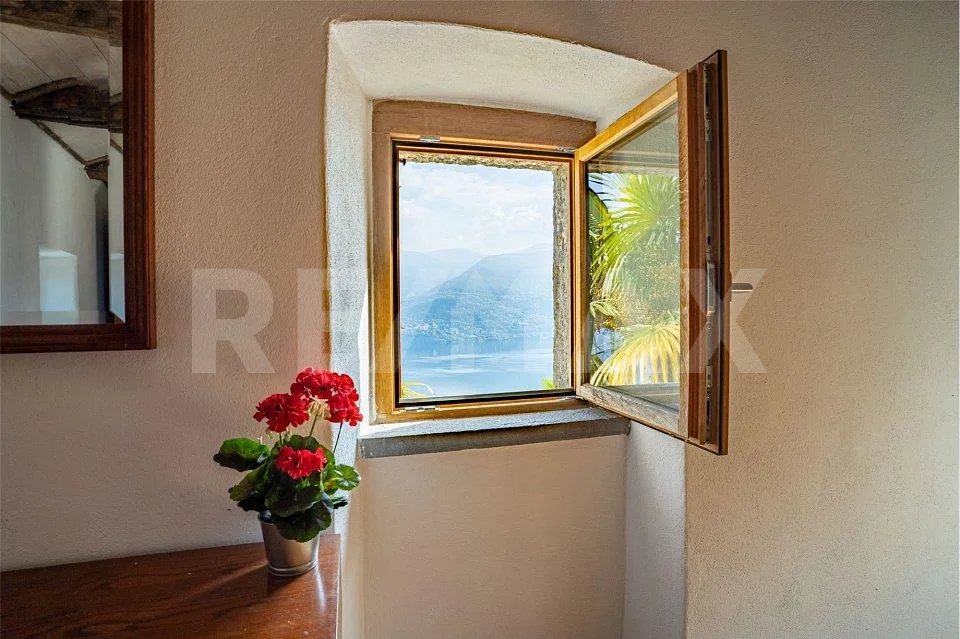 Appartamento 2.5 con vista lago