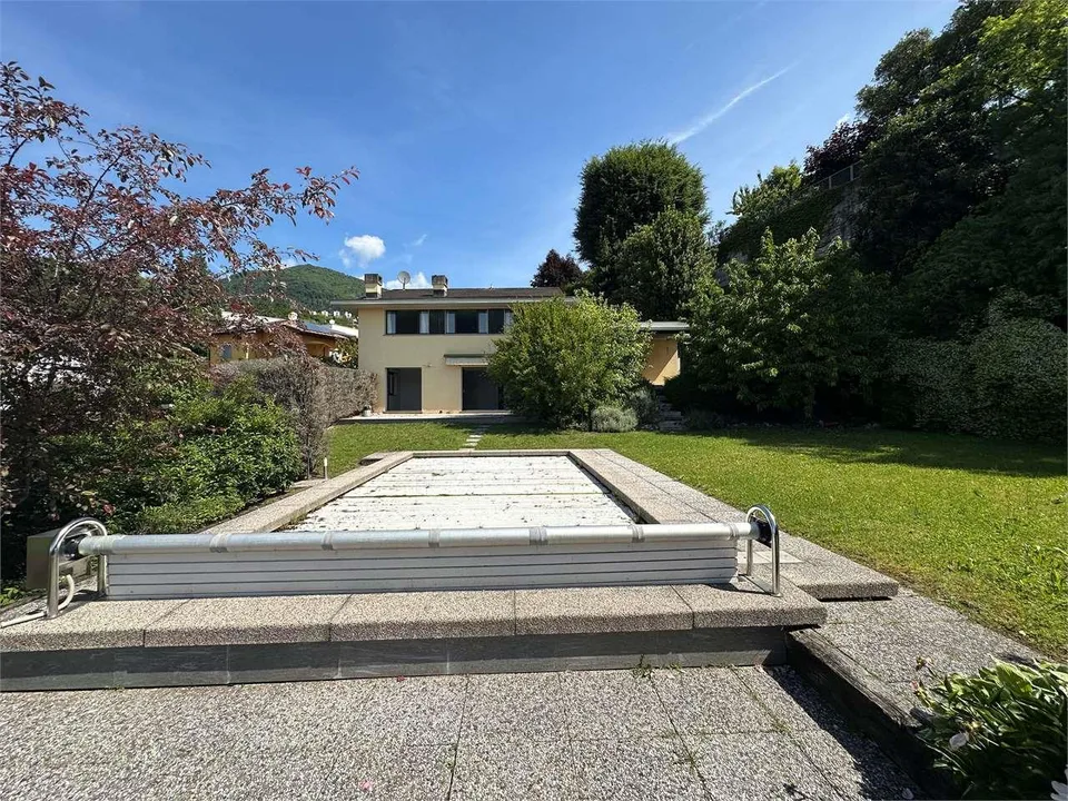 Beautiful Single-Family Villa with Pool in Morbio Inferiore, exclusive
