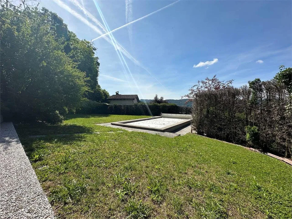 Splendida Villa Unifamiliare con piscina a Morbio Inferiore, in esclus