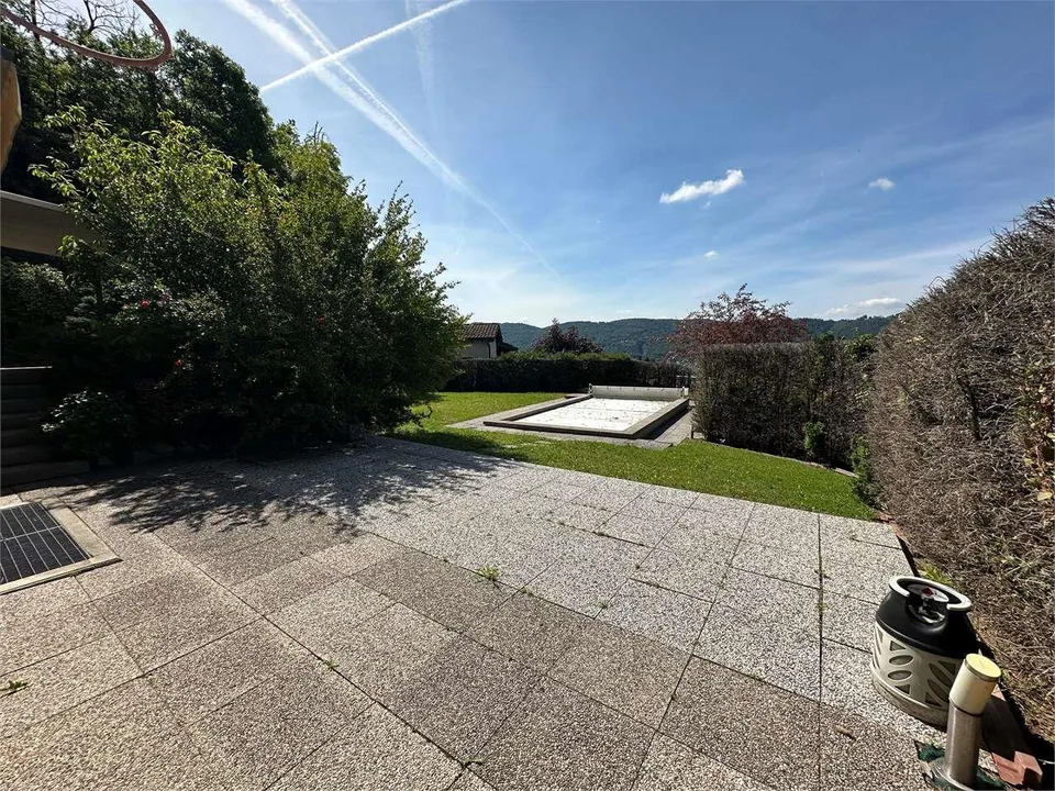 Beautiful Single-Family Villa with Pool in Morbio Inferiore, exclusive