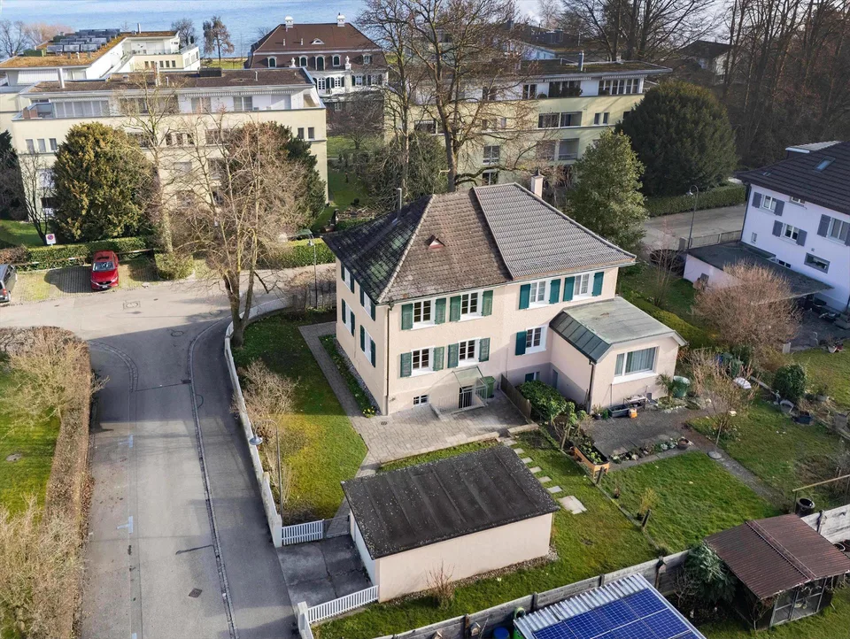 Doppeleinfamilienhaushälfte mit grossem Garten