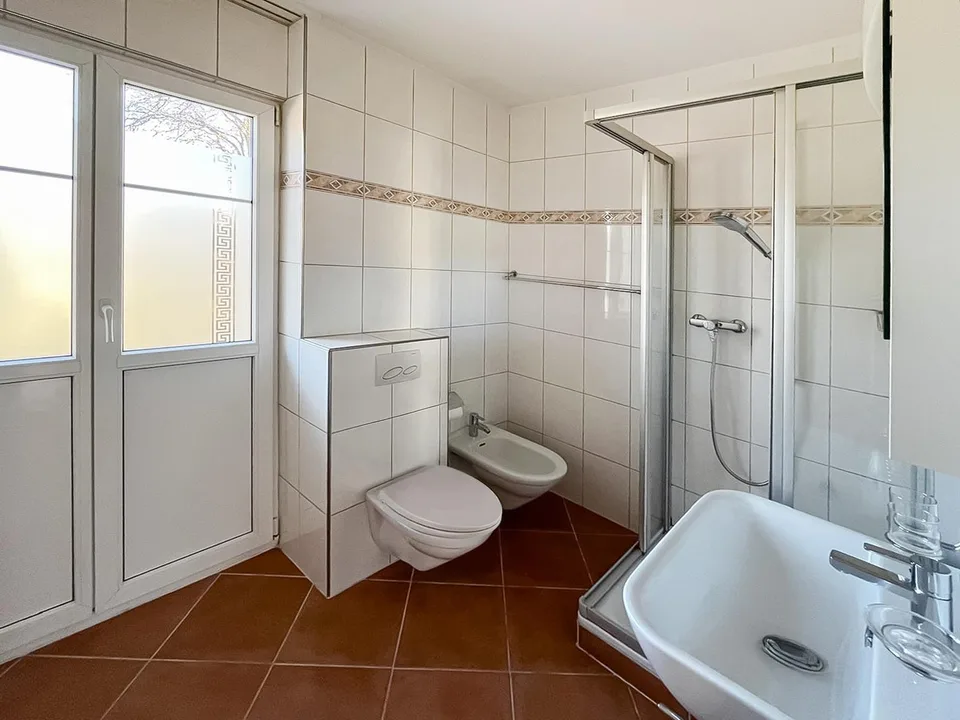 Doppeleinfamilienhaushälfte mit grossem Garten – Foto 9 von 10