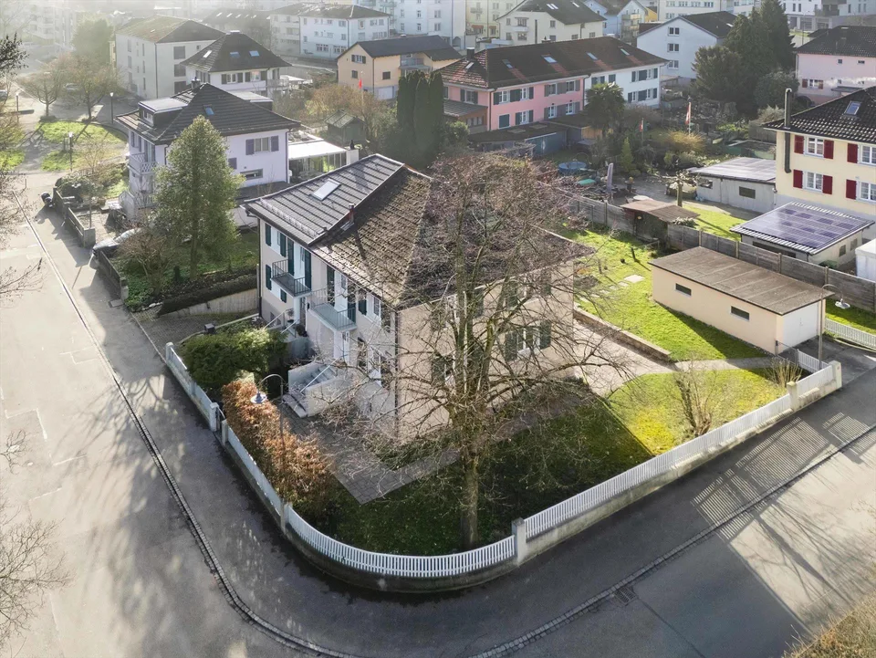 Doppeleinfamilienhaushälfte mit grossem Garten