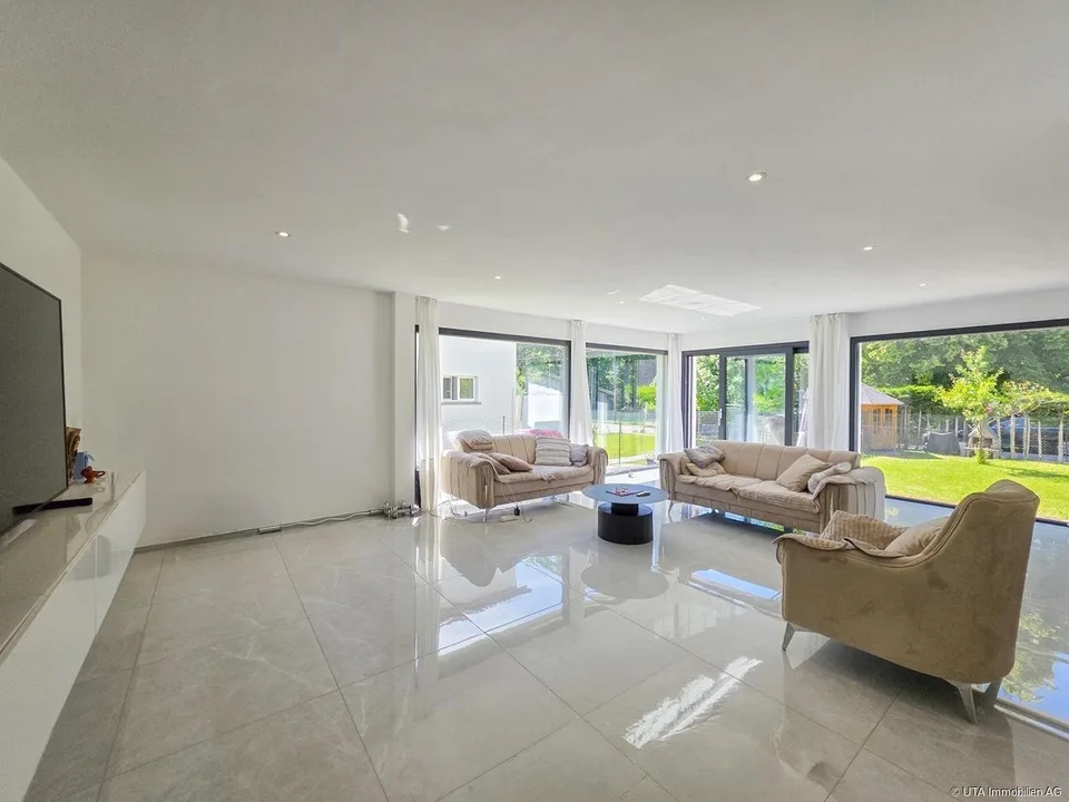 Exclusive living quality in a quiet location with a large garden