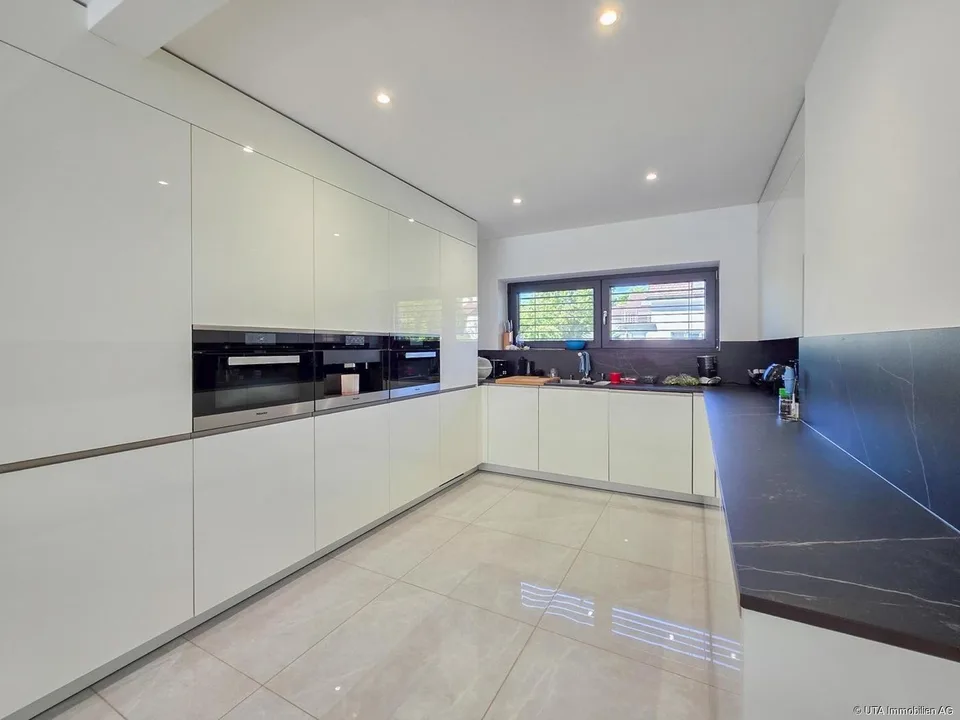 Exclusive living quality in a quiet location with a large garden